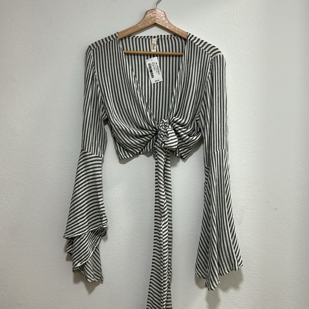 NWT Elan Charcoal and White Striped Bell Sleeve Crop Top Shrug with Ties Medium